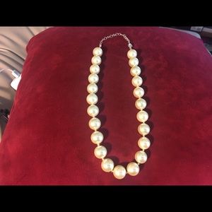 Fashion necklace chunky faux pearls
